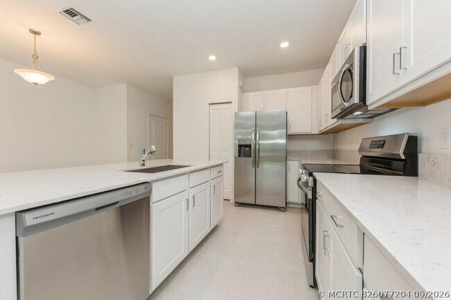 Building Photo - 4547 Hollister Ave