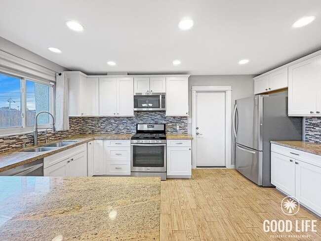 Building Photo - Modern 4-Bedroom Home with Spacious Yard in Prime Clairemont Location