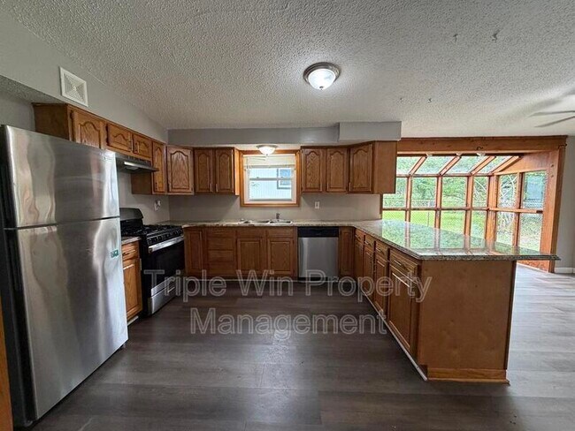 Building Photo - 810 St Anthony Ln