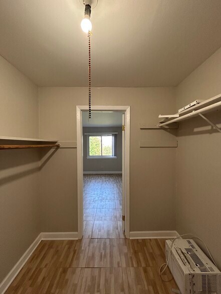 Building Photo - 1075 Valley Ln