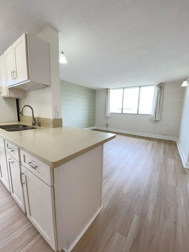 Building Photo - Nalanui Hale - 2 bed, 1 bath, 1 parking