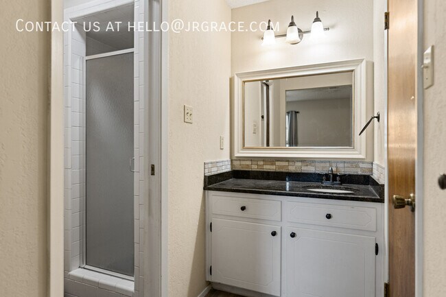 Building Photo - 429 Lindenwood Ln W