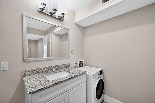 Building Photo - 935 La Posada Dr