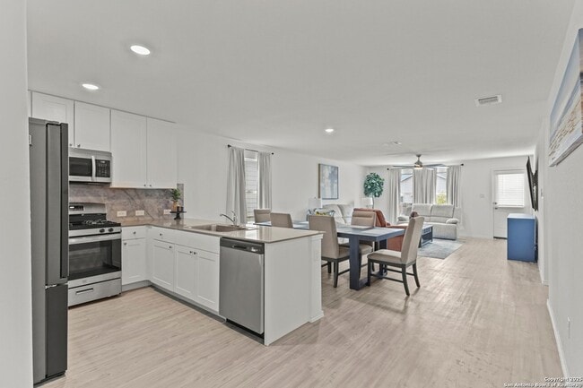 Building Photo - 7022 Serf Pl