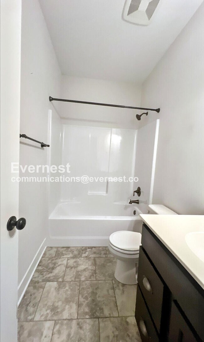 Building Photo - 509 SW Brummel Rd