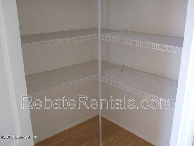 Building Photo - 221 Brookchase Ln W