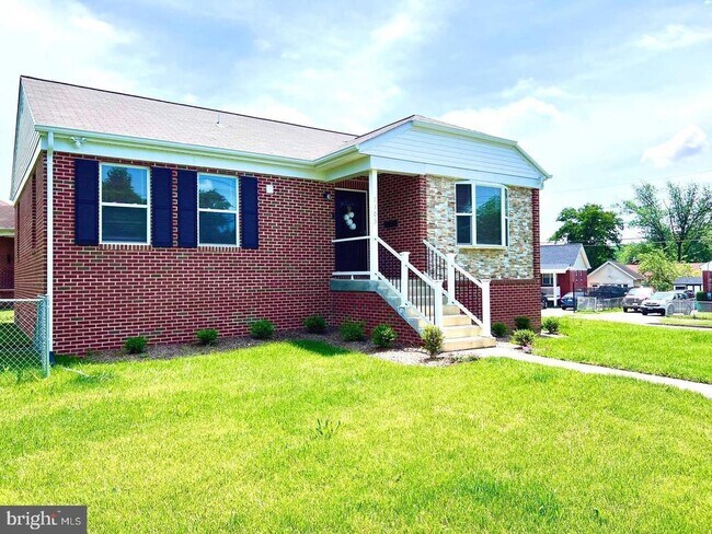 Building Photo - 2105 Ruatan St