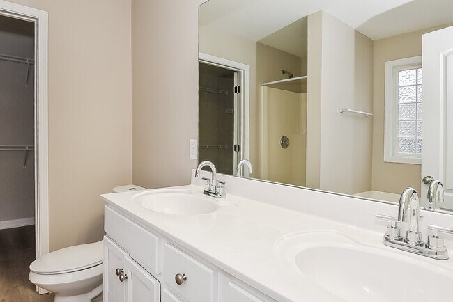 Building Photo - 27 Sandstone Pl