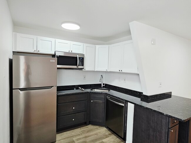 575-307 - 575 Farmington Ave