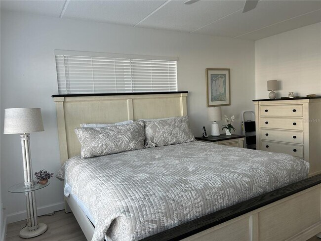 Building Photo - 3808 Gulf of Mexico Dr