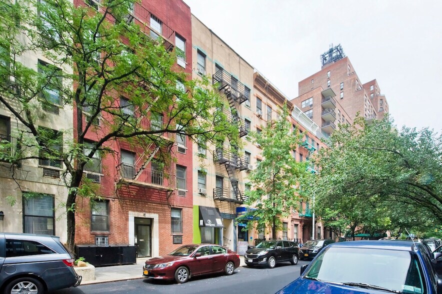 Building Photo - 1574 2nd Ave