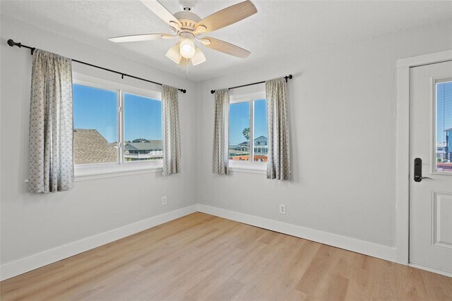 Building Photo - 4034 Reeves Dr