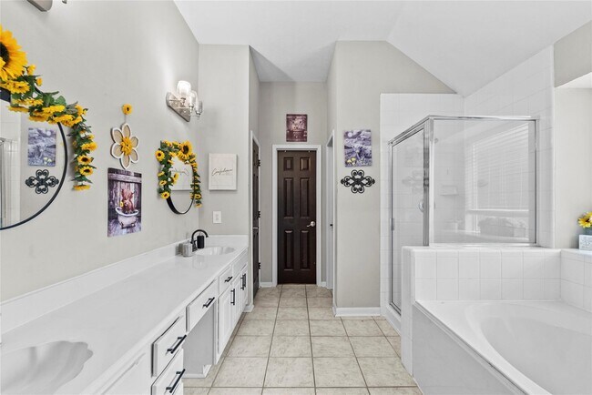 Building Photo - 3131 Bay Spring Dr