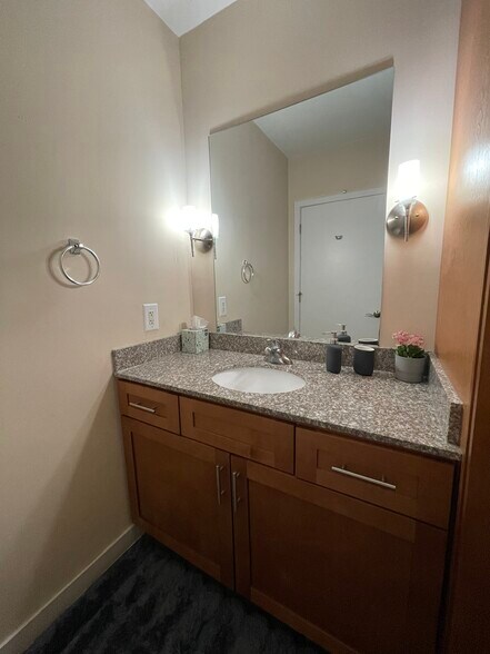 Building Photo - 620 Glen Iris Dr NE