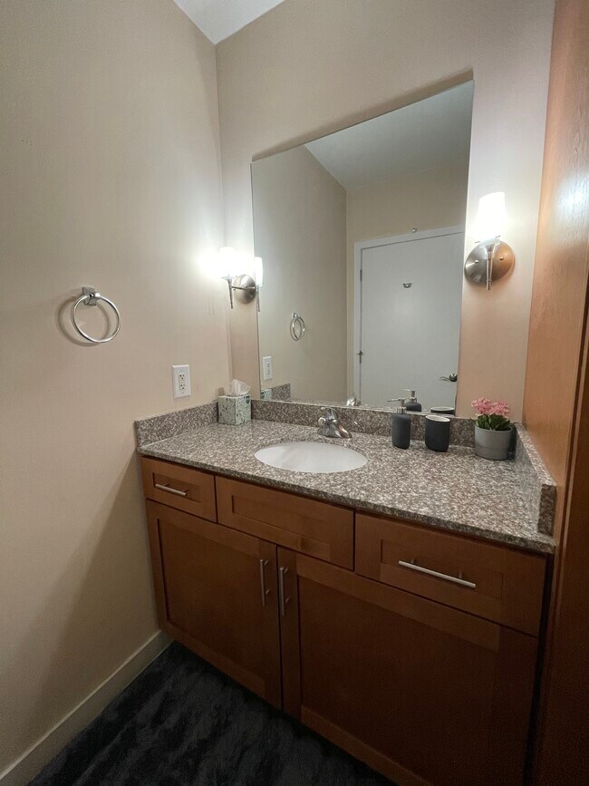 Building Photo - 620 Glen Iris Dr NE