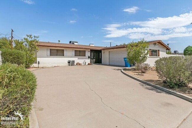Building Photo - Modern 3Bdm 2Ba Home with Pool!