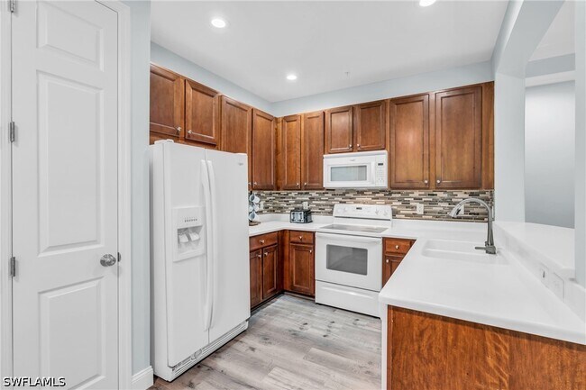 Building Photo - 1391 Santiago Cir