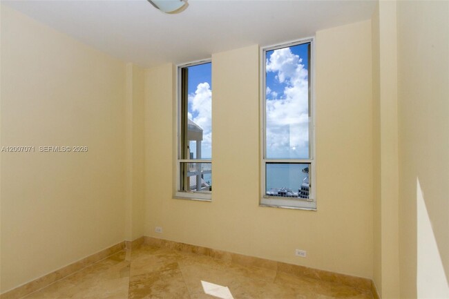 Building Photo - 888 Brickell Key Dr