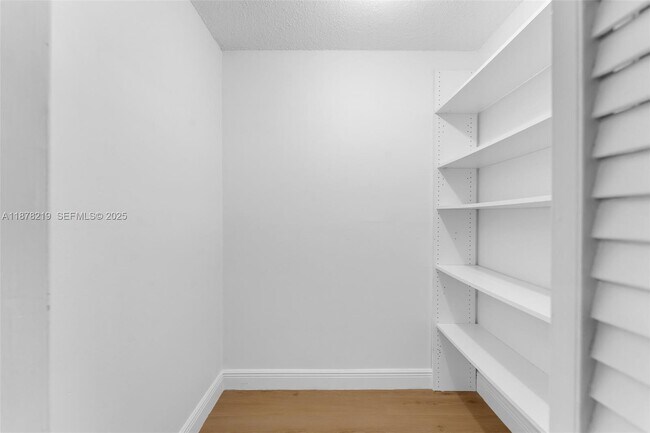 Building Photo - 13951 Kendale Lakes Cir