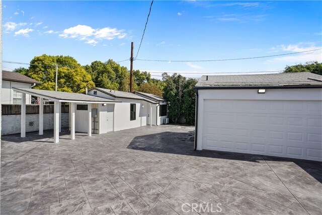 Building Photo - 1636 N Buena Vista St