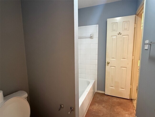 Building Photo - 5218 Hill Timbers Dr