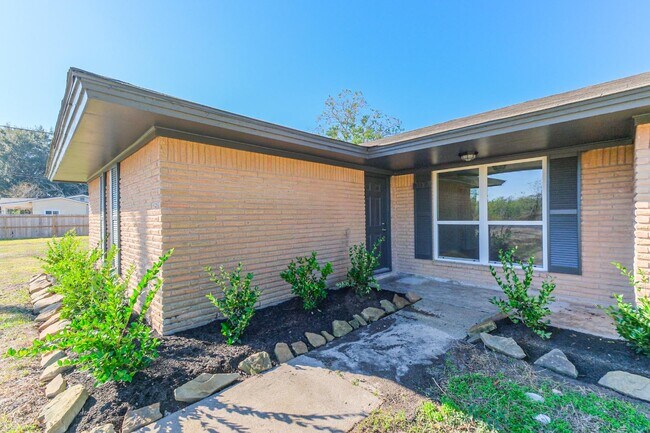 Building Photo - 802 Wright St