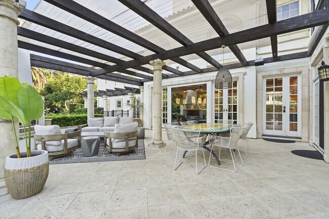 Building Photo - 23255 Mariposa De Oro St