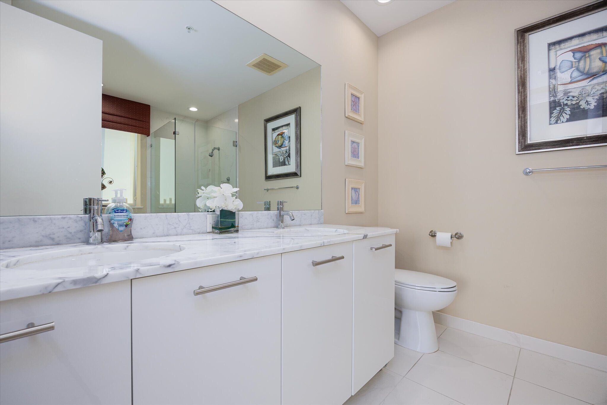 Building Photo - 3000 Oasis Grand Blvd