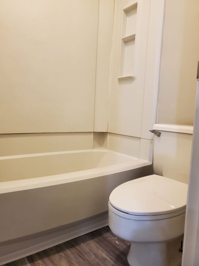 Building Photo - 2 Bedroom, 2 Bath Georgetown townhome with Community Pool, Tennis court, and Playground!