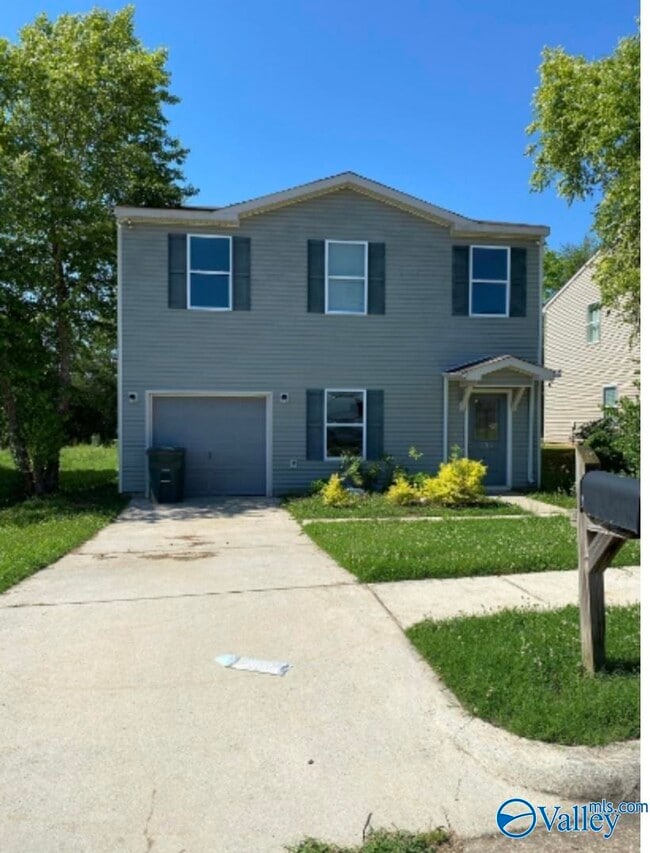 Primary Photo - 204 Valleyside Dr NE