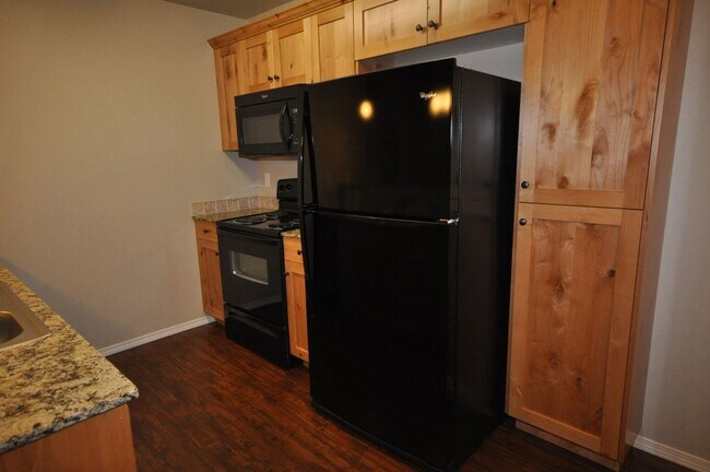 Building Photo - 5700 S Summit Creek Way