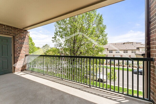 Building Photo - Spacious Condo with central AC and 2 Included Parking Spaces.