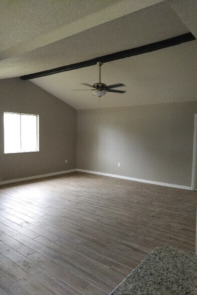 Building Photo - 104 Babson Dr
