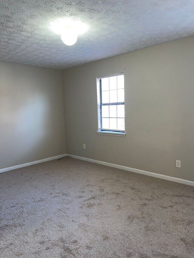 Building Photo - 5763 N Castlegate Dr