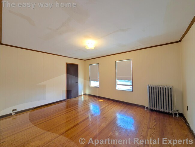 Building Photo - 58 Monument St