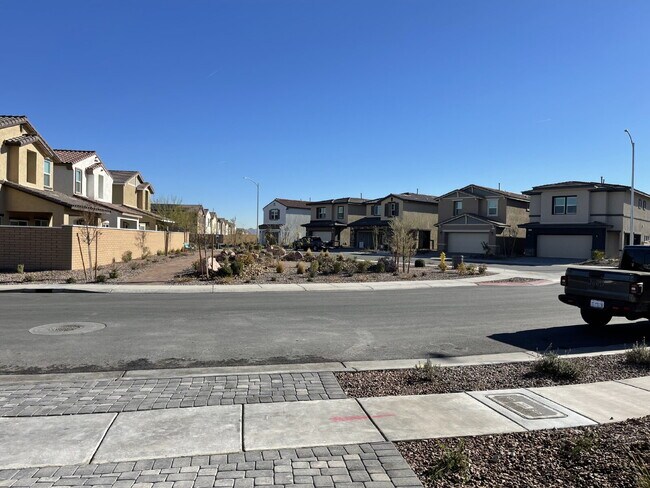 Building Photo - 4 BED 2.5 BATH 2 CAR GARAGE SINGLE FAMILY HOME IN CADENCE, HENDERSON w/ LARGE BACKYARD