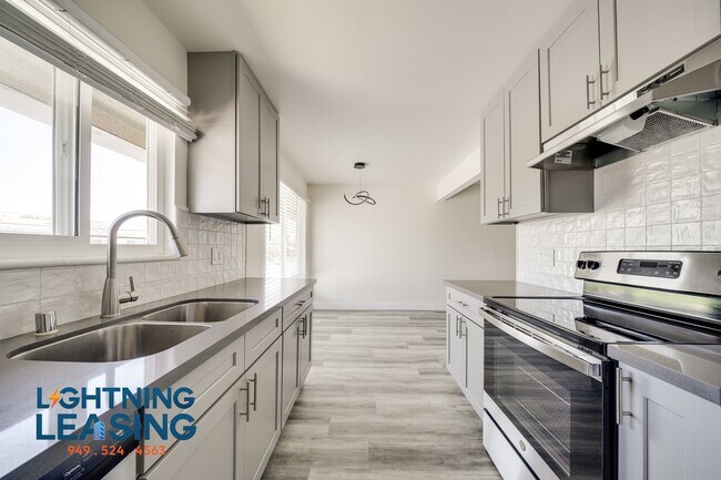 Building Photo - 532 E Arbor Vitae St