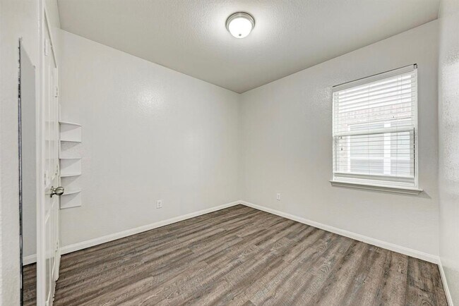 Building Photo - 13812 Nelson Houser St