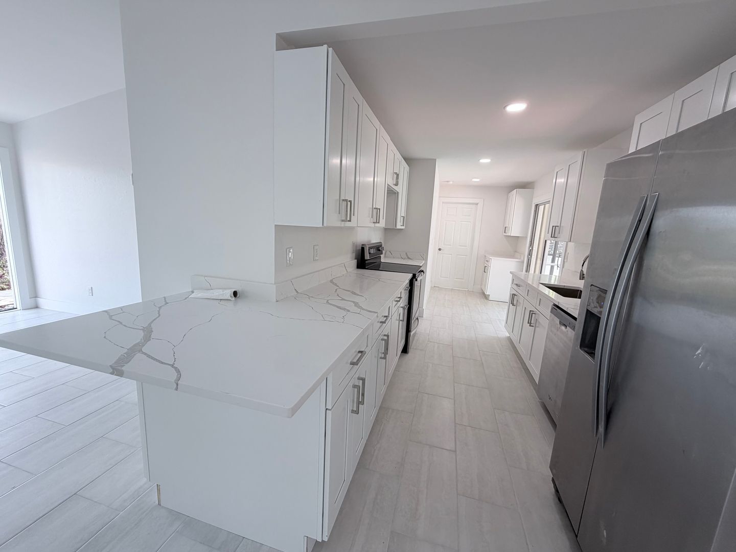 Building Photo - SECTION 8!!! 3/2 pool home with 2 BONUS ROOMS AVAILABLE 09/01/2026