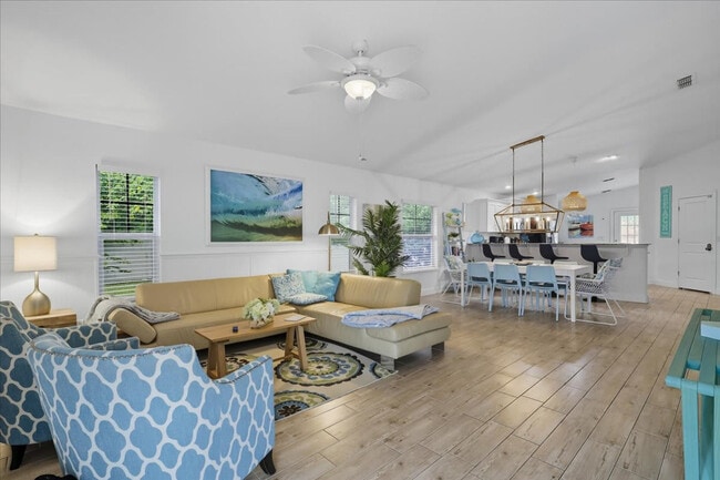 Building Photo - 27 Mala Compra Rd