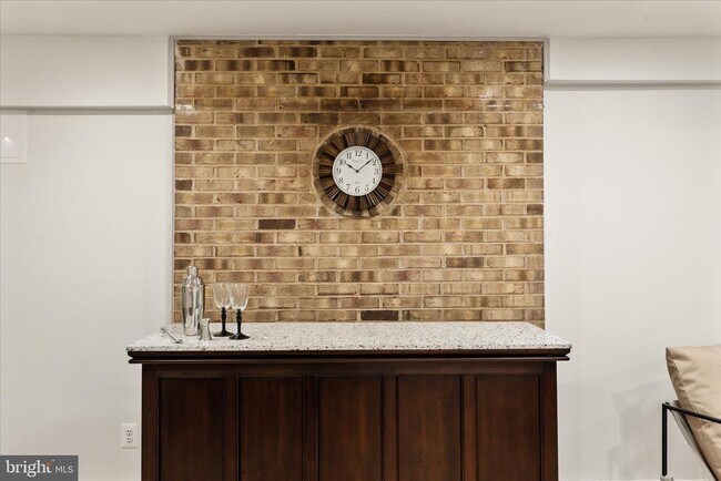 Building Photo - 4386 Lakewood Dr