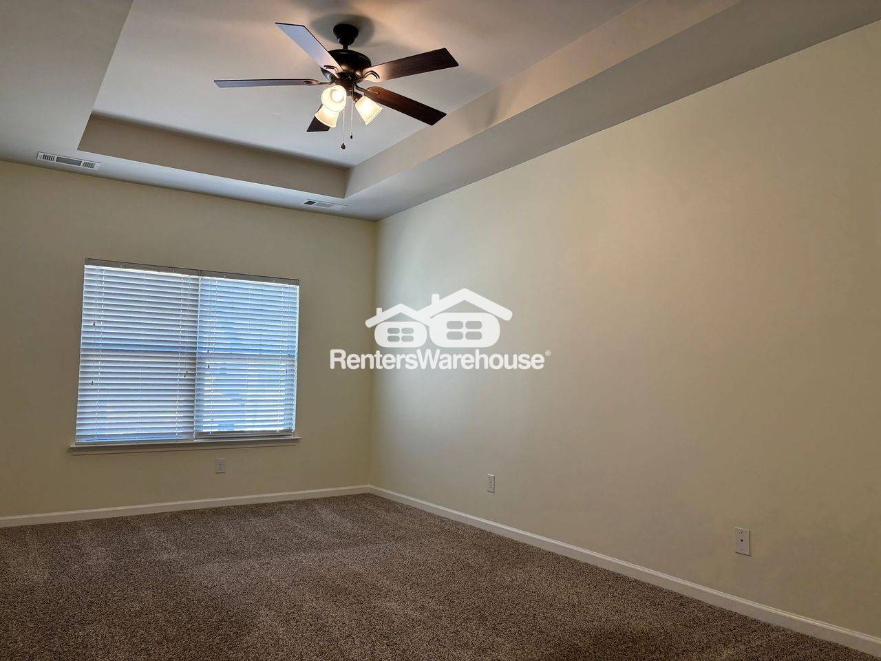 Building Photo - 570 Oakside Pl