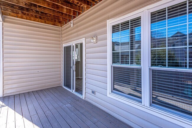 Building Photo - Fabulous 2br/2ba for rent in convenient Ga...