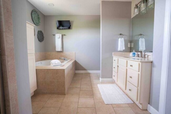 Building Photo - 407 18th St