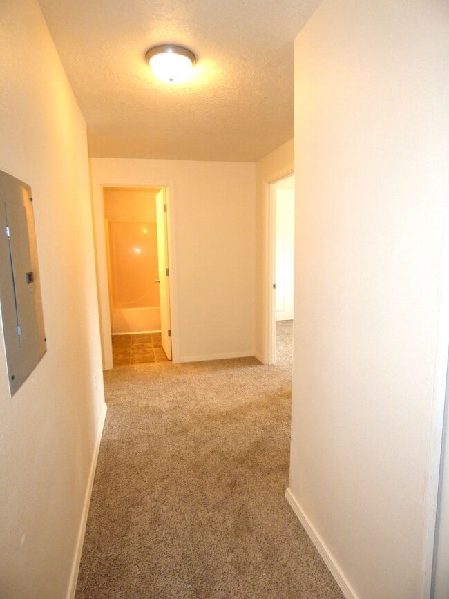 Building Photo - 124 Stafford Ln NE