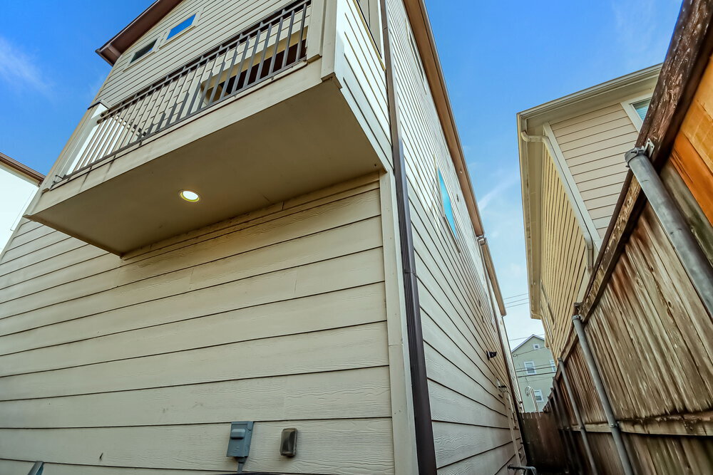 Building Photo - 5743 Kansas St