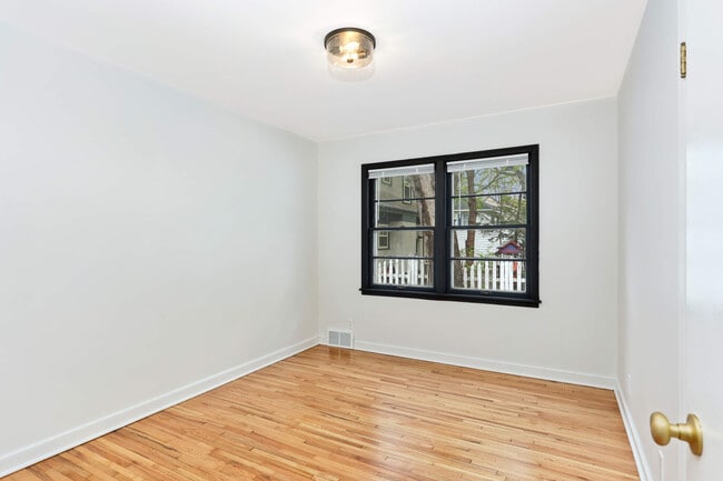 Building Photo - 5026 43rd Ave S