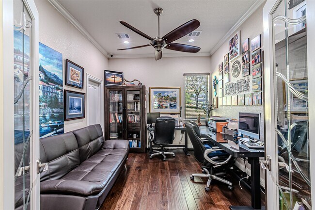 Building Photo - 15569 Crown Oaks Dr