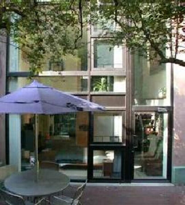 Building Photo - 448 W 25th St