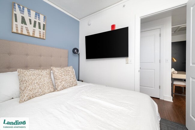 Building Photo - 933 McGee St